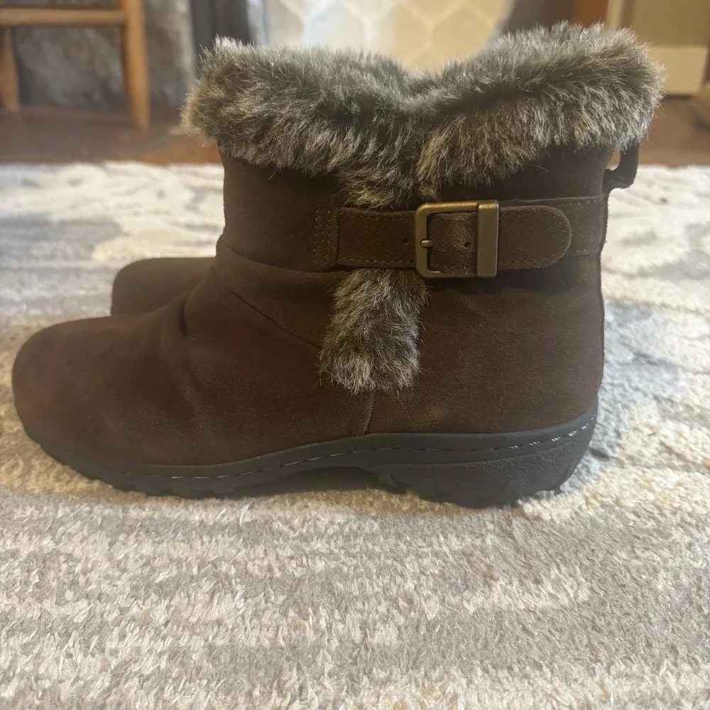 Khombu Women's Suede Waterproof Boots sz‎ 8 NWOB